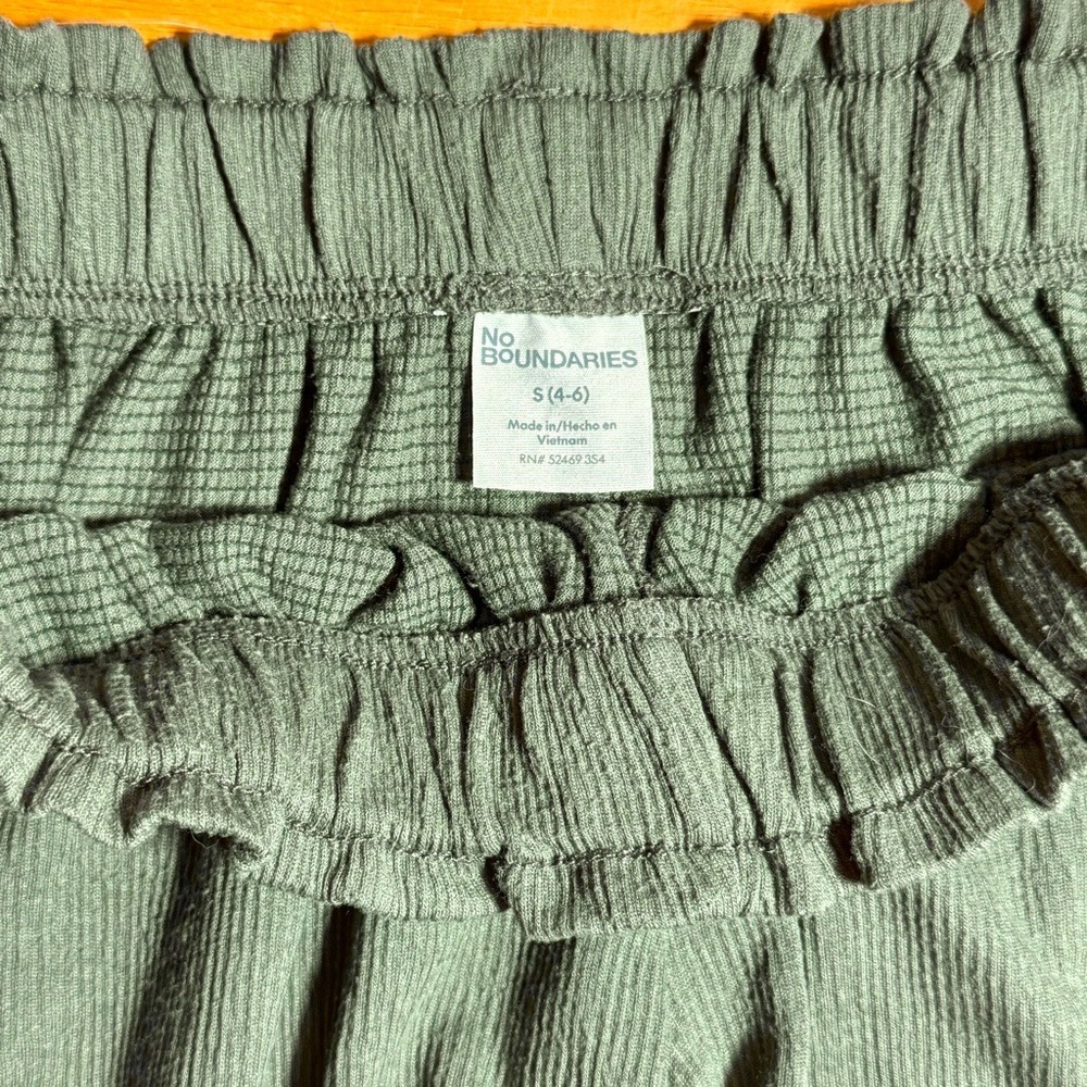 Women's Olive Green Waffle Knit Fairy Shorts Crochet Lace Trim Size Small - Picture 6 of 9